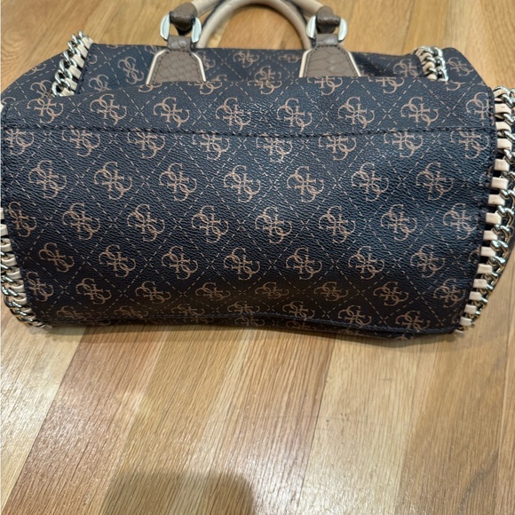GUESS Confidential Chain Retro Satchel bag GREAT CONDITION